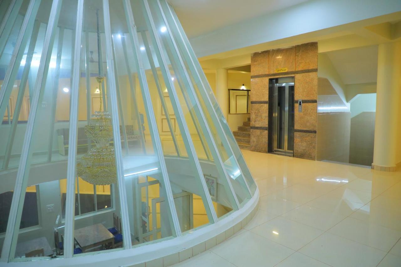 Srinivasa Hotel 티루파티 외부 사진