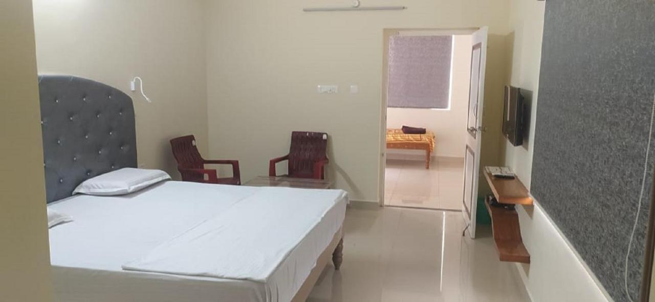 Srinivasa Hotel 티루파티 외부 사진