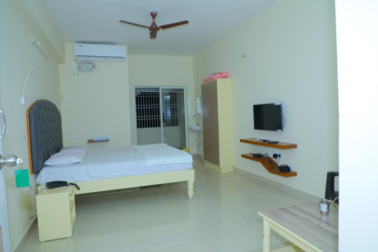 Srinivasa Hotel 티루파티 외부 사진