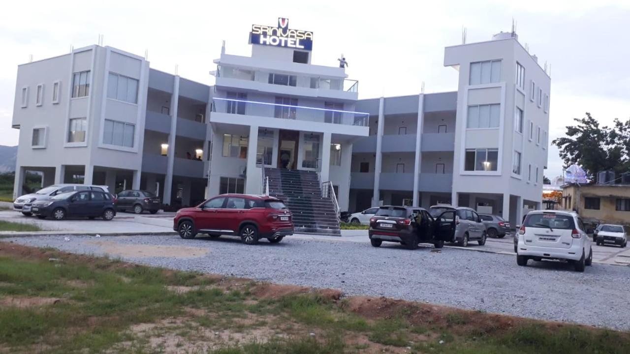 Srinivasa Hotel 티루파티 외부 사진