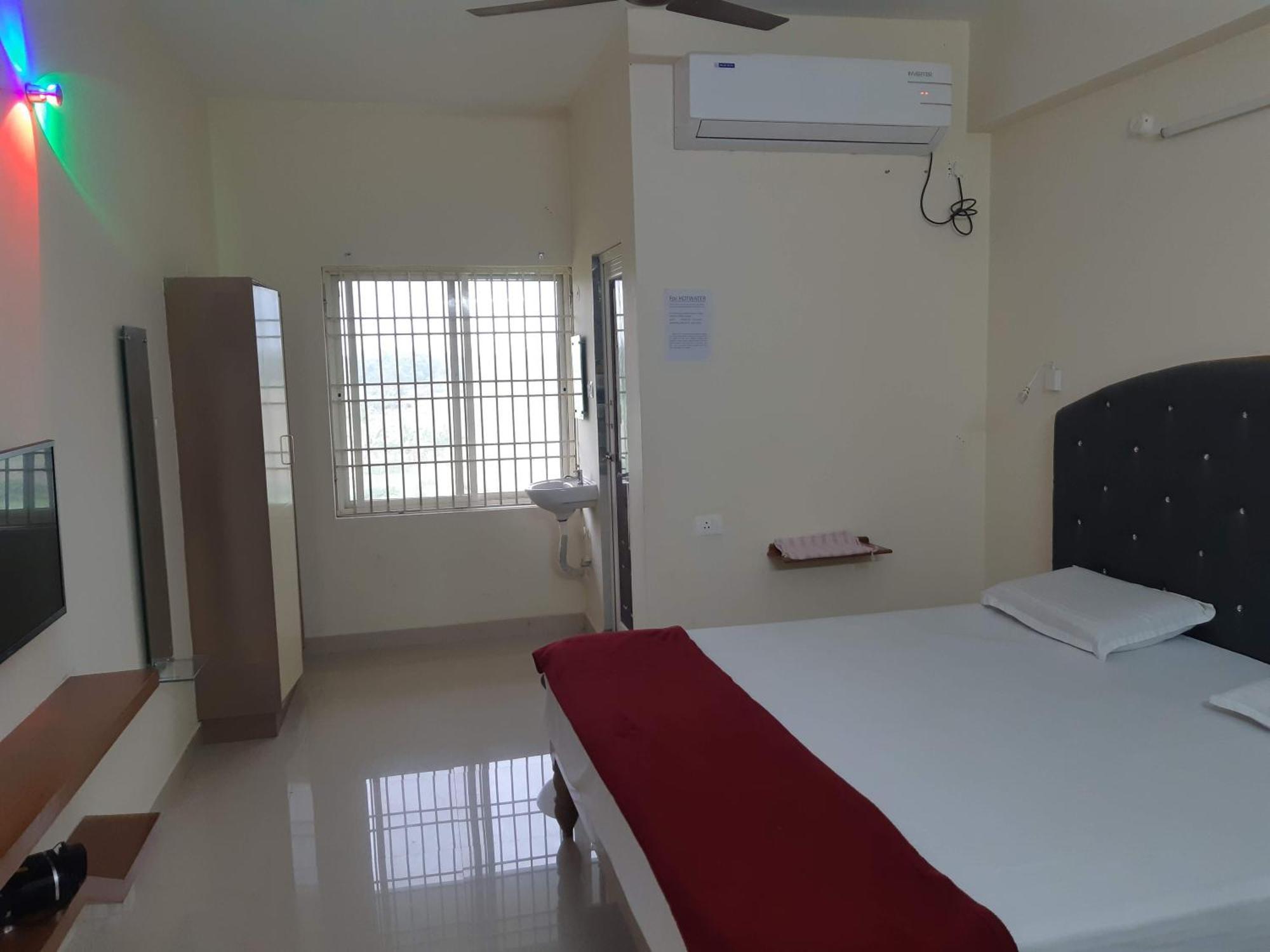 Srinivasa Hotel 티루파티 외부 사진