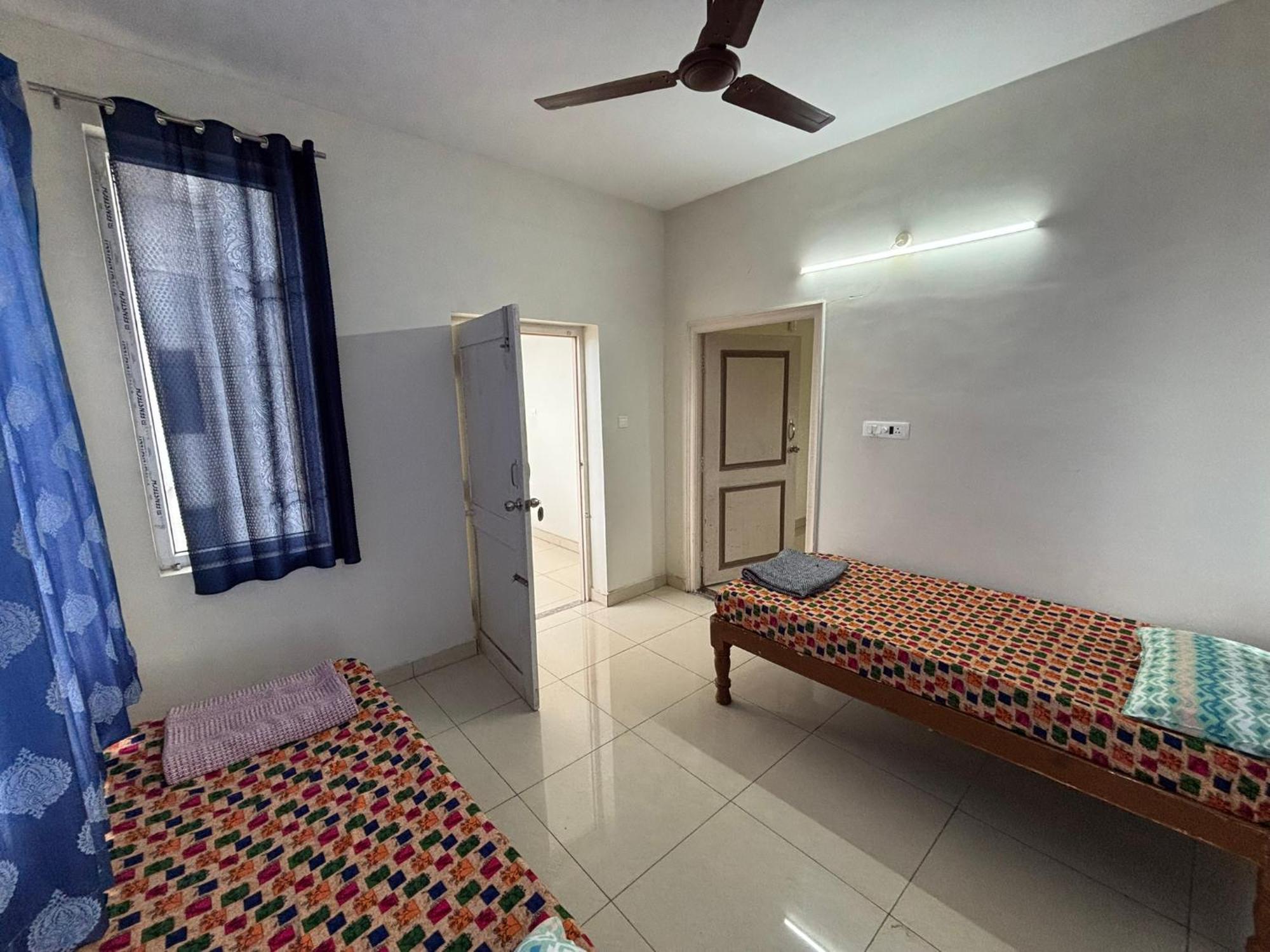 Srinivasa Hotel 티루파티 외부 사진