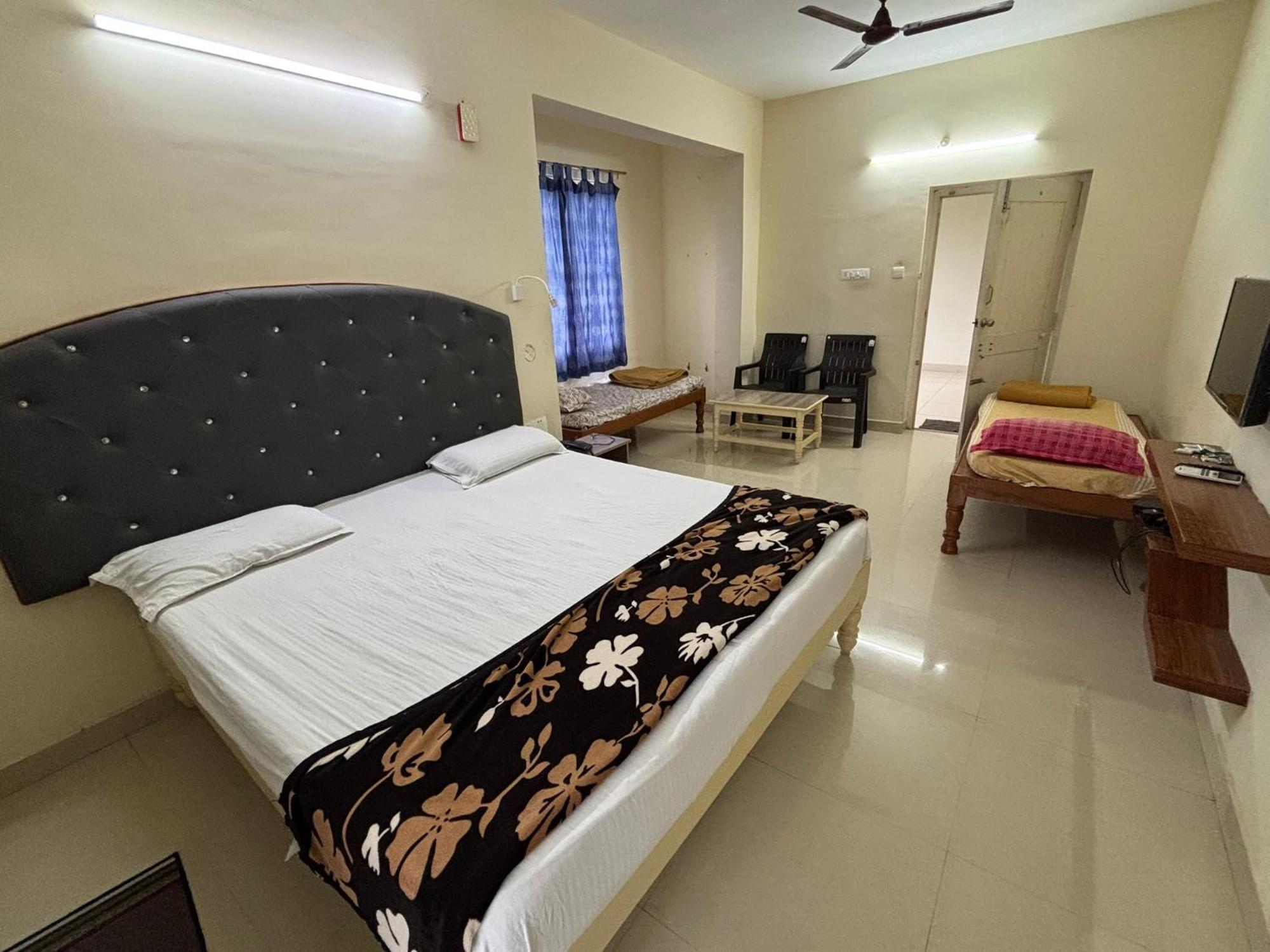 Srinivasa Hotel 티루파티 외부 사진