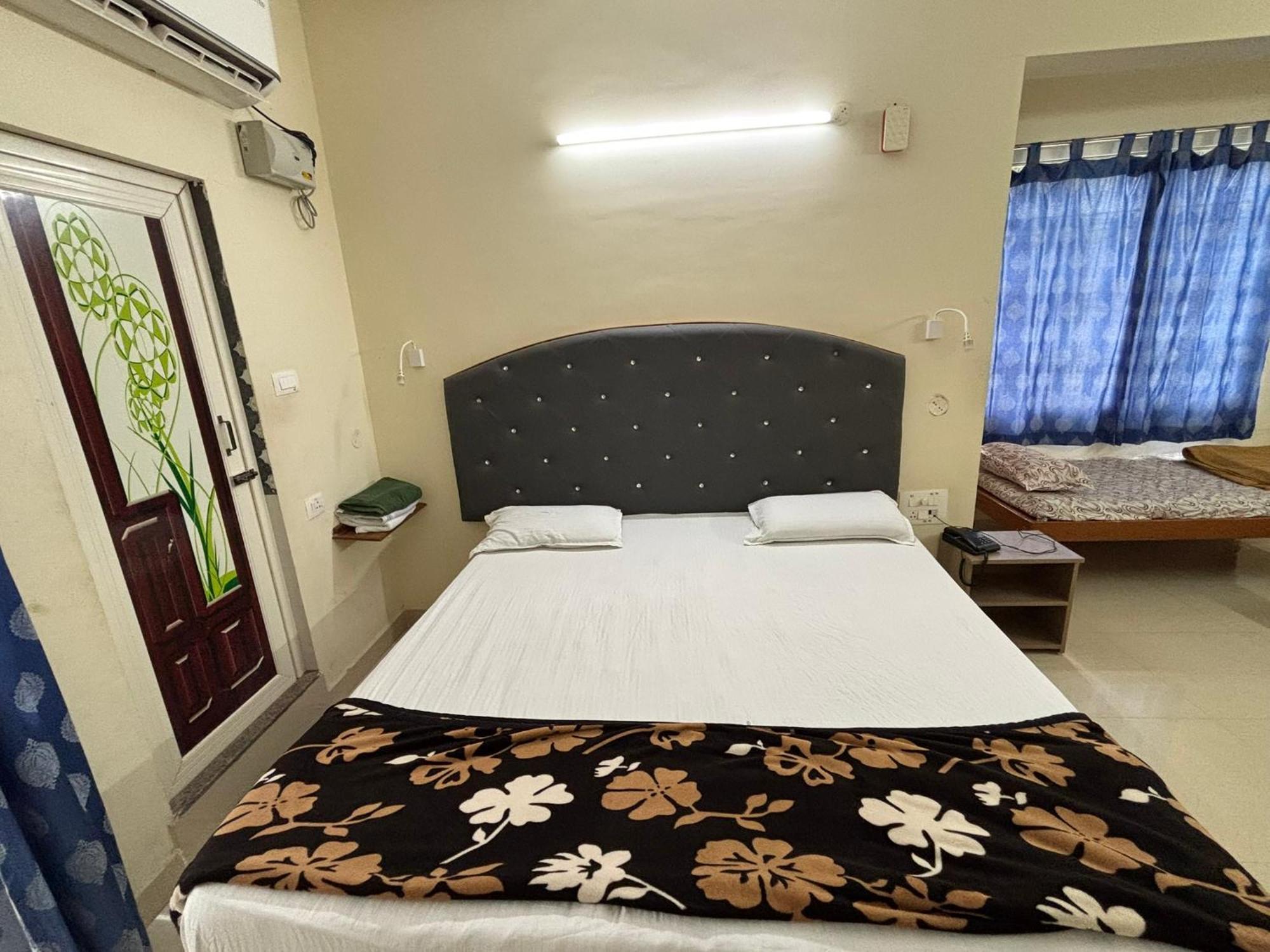 Srinivasa Hotel 티루파티 외부 사진