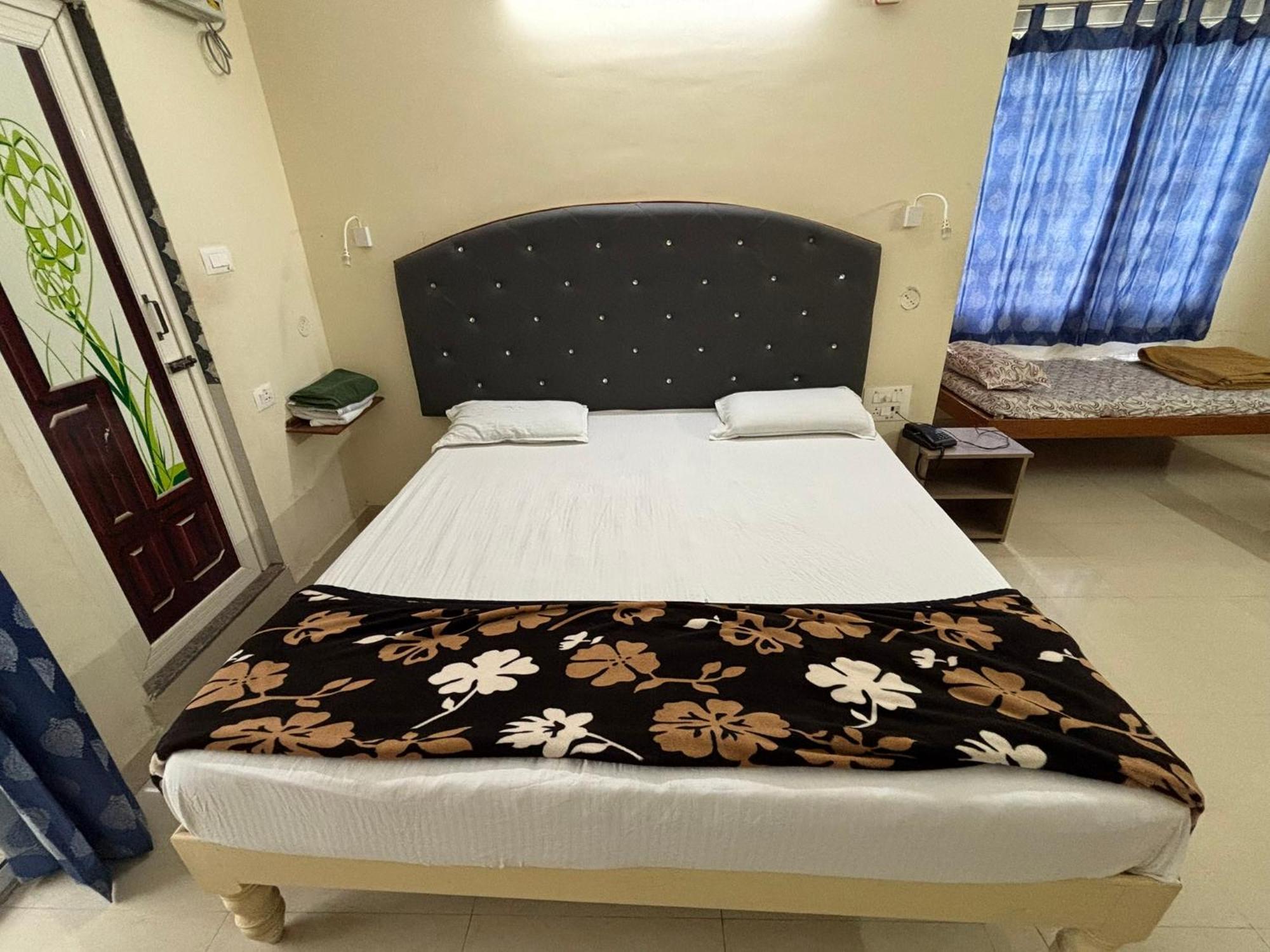 Srinivasa Hotel 티루파티 외부 사진