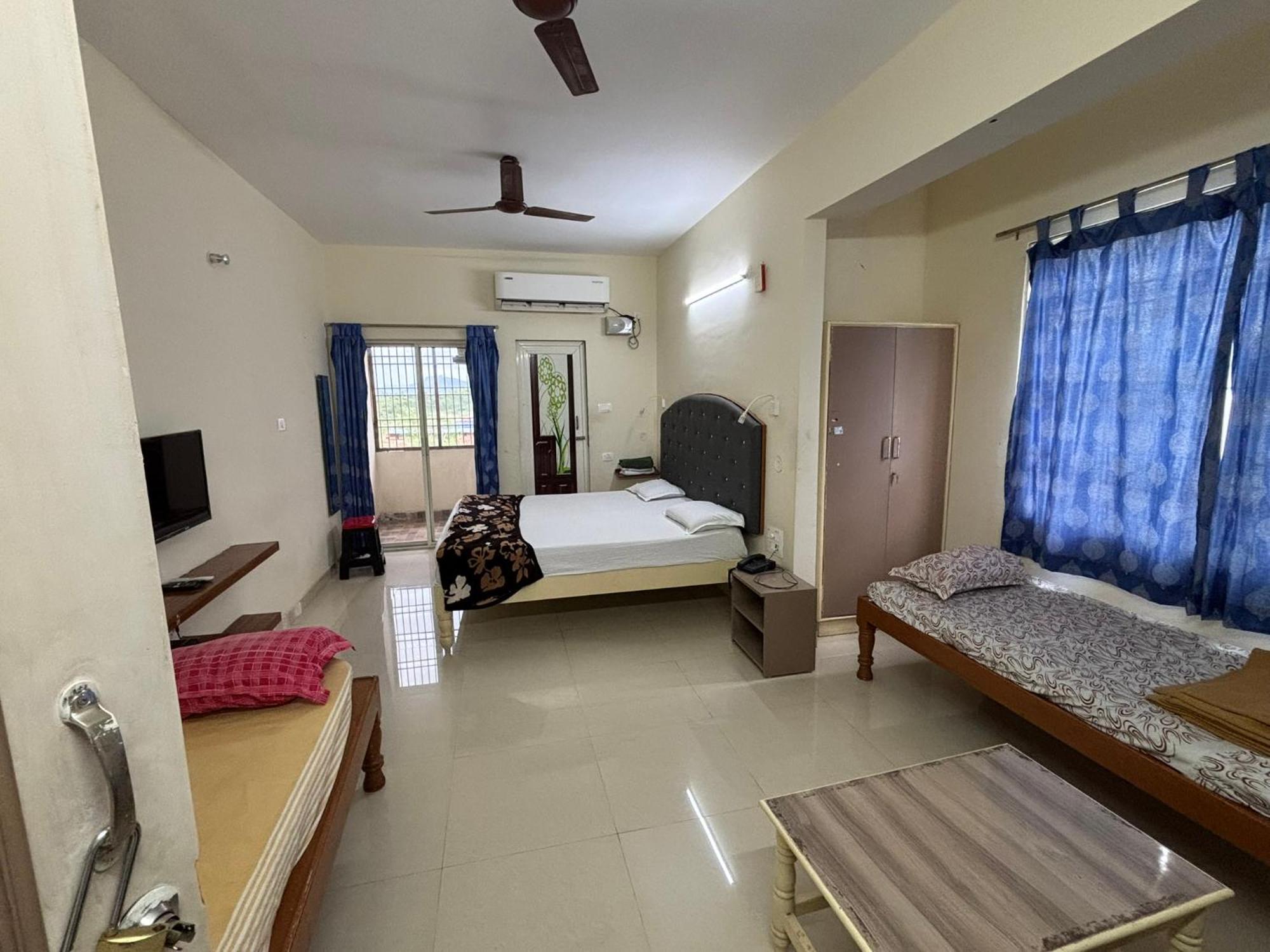 Srinivasa Hotel 티루파티 외부 사진